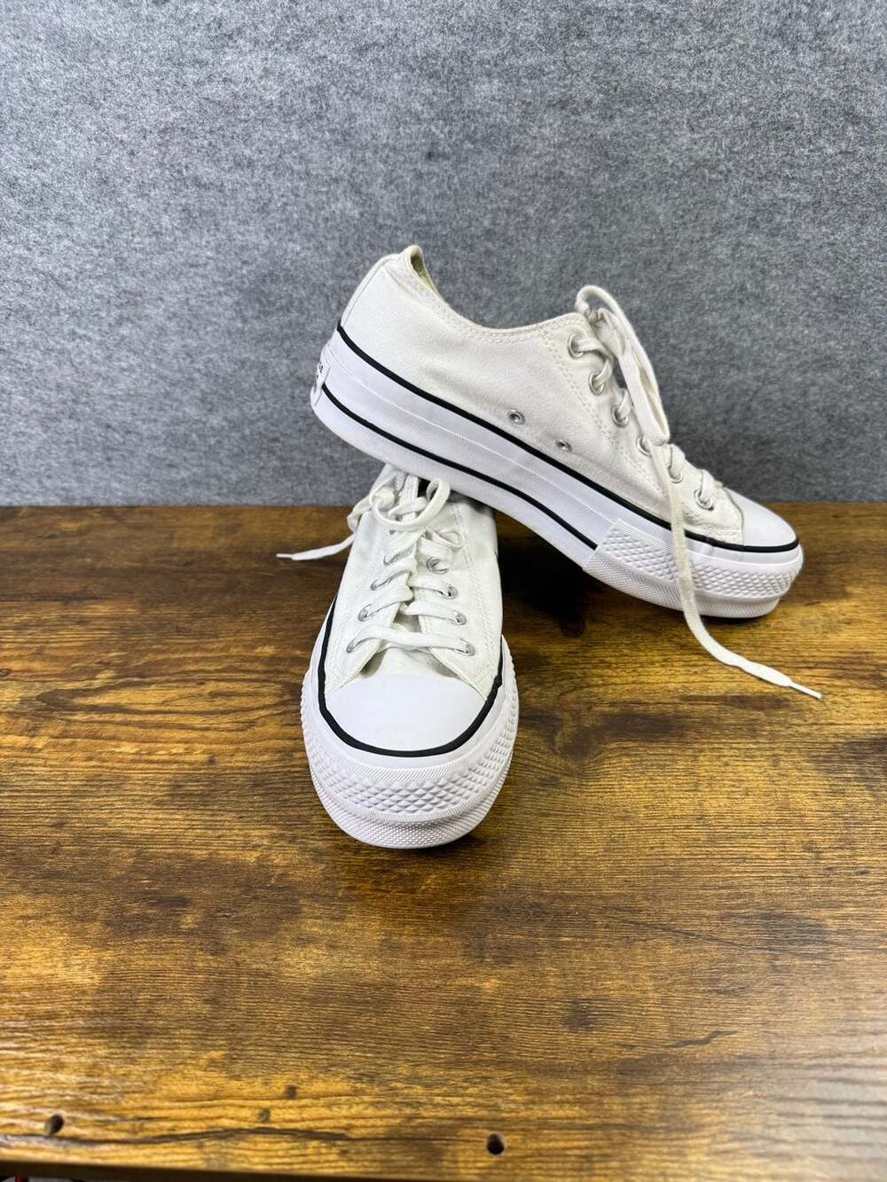 Converse Chuck Taylor All Star Lift Ox Size 8.5 White Platform Sneakers